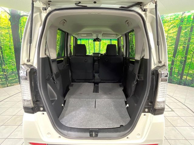 後席を格納すると、これだけの広さが!シーンに合わせたシートアレンジで、大きな荷物も積むことが出来ます♪