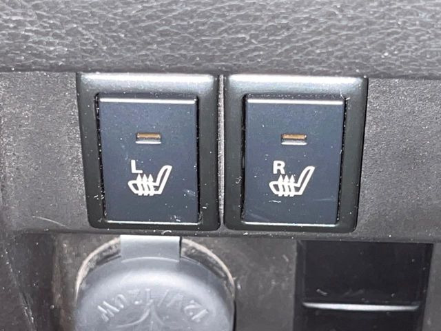 【シートヒーター】寒い日に重宝するシートヒーター!エアコンより早く温まってくれるので寒がりの人も安心ですね♪エアコンの温風は乾燥するから苦手、という方にもをおすすめです。