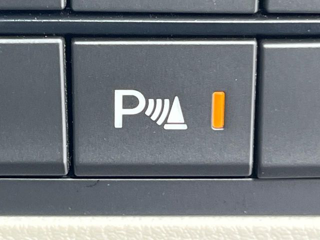 【クリアランスソナー】バンパーに付いたセンサーが障害物を検知!一定の距離に近づくとアラートで教えてくれます♪狭い駐車スペースや車庫入れ時も安心ですね☆