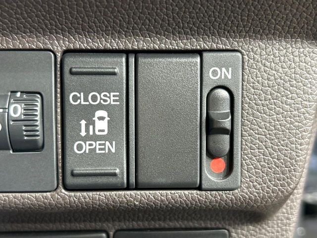 �y�p���[�X���C�h�h�A�z�X�}�[�g�L�[��^�]�Ȃ̃X�C�b�`�ŃX���C�h�h�A�̊J���\���d��������͂����ăh�A���J����K�v�������A���������q�l�ł��A�d���ו��������Ă��鎞�����N�ɊJ���߂ł��܂���