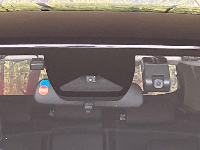 �y�z���_�Z���V���O�z���s���ɑO���̎ԗ�����F�����A�Փ˂������Ȏ��͌x��ƃu���[�L�ŏՓˉ���Ɣ�Q�y�����A�V�X�g�B�����S�Ƀh���C�u�����y���݂��������܂��B