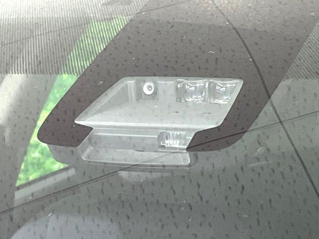 【トヨタセーフティセンス】走行中に前方の車両等を認識し、衝突しそうな時は警報とブレーキで衝突回避と被害軽減をアシスト。より安全にドライブをお楽しみいただけます。