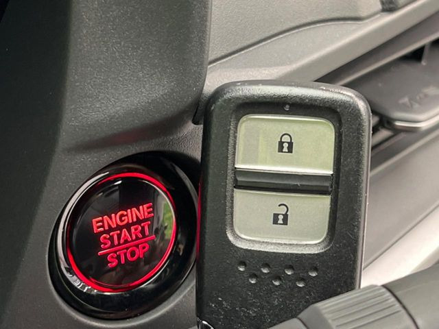 �yHonda�X�}�[�g�L�[�z�J�o����|�P�b�g�ɓ��ꂽ�܂܂ł��h�A�̎{���E�������\�ȃX�}�[�g�L�[�𑕔��B�G���W���̃I���E�I�t�����J�M�����o���K�v����������Ƃ��Ă��֗��ł���