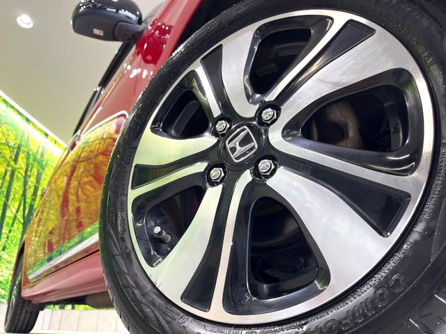 �y����15�C���`�A���~�z�C�[���z�O�ςɃ}�b�`���������A���~�z�C�[���𑕒����Ă���܂��B�e��ЊO�A���~�z�C�[����A�X�^�b�h���X�^�C�����戵�����Ă���܂��B���񂲑��k����������