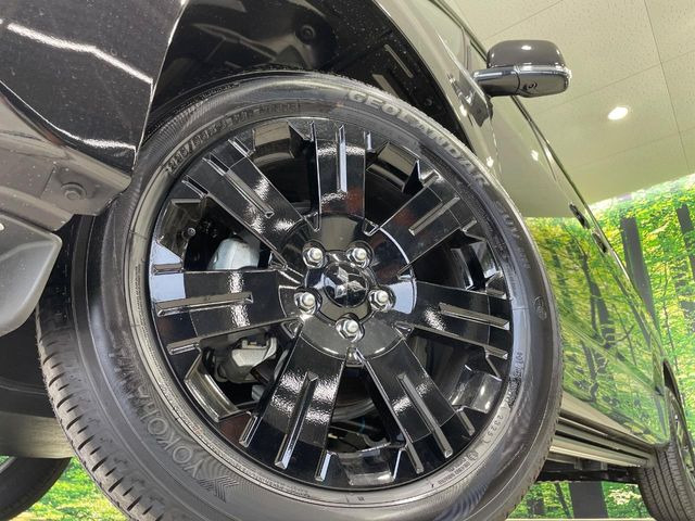 【純正18インチアルミホイール】外観にマッチした純正アルミホイールを装着しております。各種社外アルミホイールや、スタッドレスタイヤも取扱いしております。是非ご相談ください♪