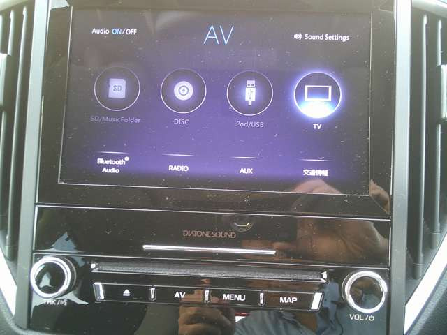 ���X�o������8�^�_�C���g�[���T�E���h�i�r���������[�i�r�E�t���Z�O�e���r�EDVD�Đ��ECD�ECD�^���ESD�J�[�h�EBluetooth&�n���Y�t���[�ʘb�EAM/FM���W�I�Eipod�ڑ��Ή�(�ʔ�)��