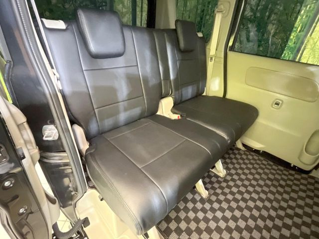 後部座席も気になるようなキズ・汚れやへたり等、大きなダメージはなく、良好な状態です。