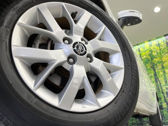 �y����15�C���`�A���~�z�C�[���z�O�ςɃ}�b�`���������A���~�z�C�[���𑕒����Ă���܂��B�e��ЊO�A���~�z�C�[����A�X�^�b�h���X�^�C�����戵�����Ă���܂��B���񂲑��k����������