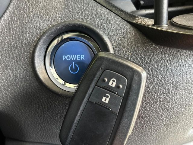 �y�X�}�[�g�L�[�z�J�o����|�P�b�g�ɓ��ꂽ�܂܂ł��h�A�̎{���E�������\�ȃX�}�[�g�L�[�𑕔��B�G���W���̃I���E�I�t�����J�M�����o���K�v����������Ƃ��Ă��֗��ł���