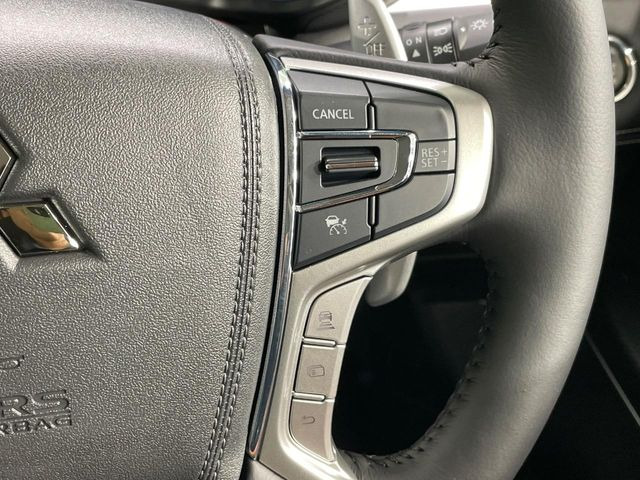 【レーダークルーズコントロール】高速道路での長距離走行が楽に!!自動で速度を保つクルーズコントロールが、衝突軽減システムと連携し、前方の車両を感知して車間を保つように速度調節してくれます!!