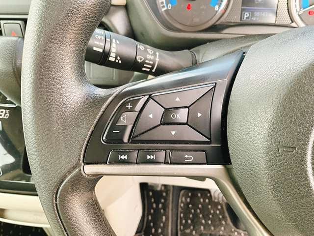 �y�X�e�A�����O�X�C�b�`�z�n���h���̃{�^���ŊȒP�Ƀi�r�̉��ʂ�`�����l������\�ł���