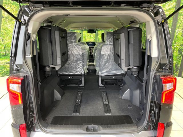 後席を格納すると、これだけの広さが!シーンに合わせたシートアレンジで、大きな荷物も積むことが出来ます♪