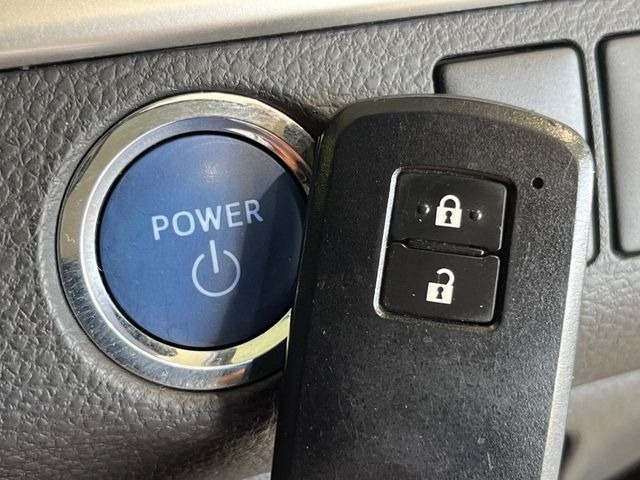 �y�X�}�[�g�L�[�z�J�o����|�P�b�g�ɓ��ꂽ�܂܂ł��h�A�̎{���E�������\�ȃX�}�[�g�L�[�𑕔��B�G���W���̃I���E�I�t�����J�M�����o���K�v����������Ƃ��Ă��֗��ł���