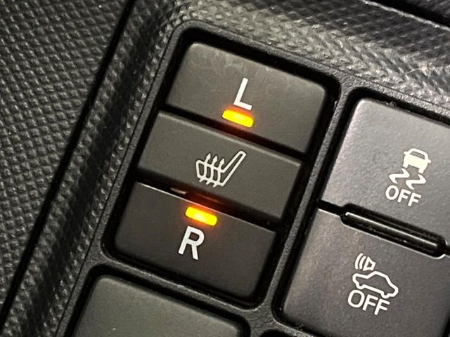 【前席シートヒーター】寒い日に重宝するシートヒーター!エアコンより早く温まってくれるので寒がりの人も安心ですね♪エアコンの温風は乾燥するから苦手、という方にもをおすすめです。