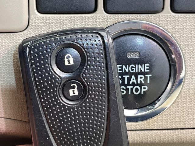 �y�L�[�t���[�V�X�e���z�J�o����|�P�b�g�ɓ��ꂽ�܂܂ł��h�A�̎{���E�������\�ȃX�}�[�g�L�[�𑕔��B�G���W���̃I���E�I�t�����J�M�����o���K�v����������Ƃ��Ă��֗��ł���