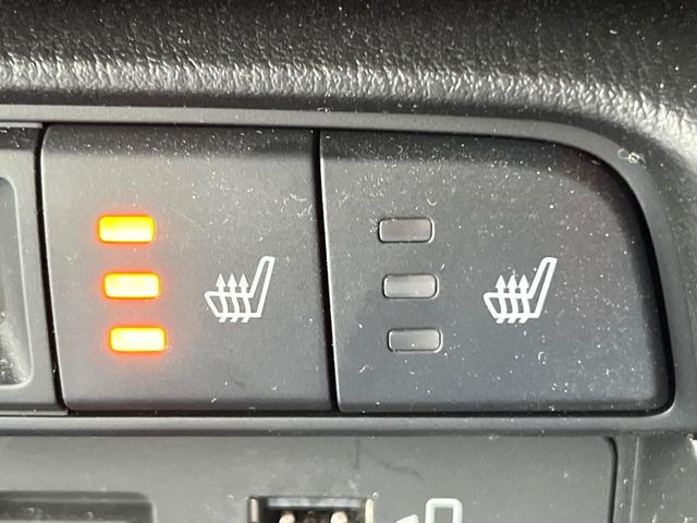 【シートヒーター】寒い日に重宝するシートヒーター!エアコンより早く温まってくれるので寒がりの人も安心ですね♪エアコンの温風は乾燥するから苦手、という方にもをおすすめです。