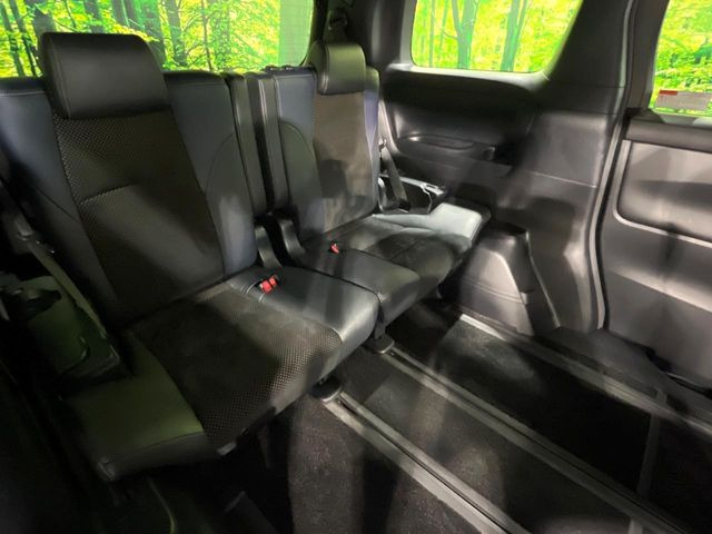 3列目シートはもちろん状態良好☆大人でもゆったりと座って頂けますので、大人数でのお出かけもラクラクです♪ご家族で、気の知れた仲間で、ドライブに行くのが楽しみですね♪