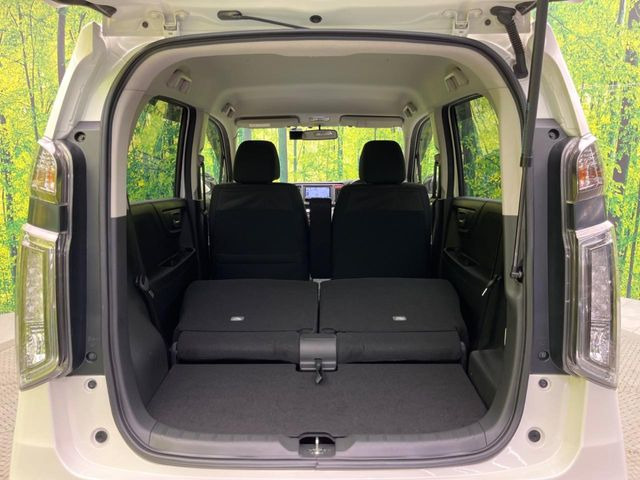 ���i�̂���������ʋ΁A���}���ɏ\���ȉ׎��X�y�[�X���m�ۂ��Ă���܂��B�Z�J���h�V�[�g��|���ƁA�傫�ȉו��̐ύڂ��\�ł���