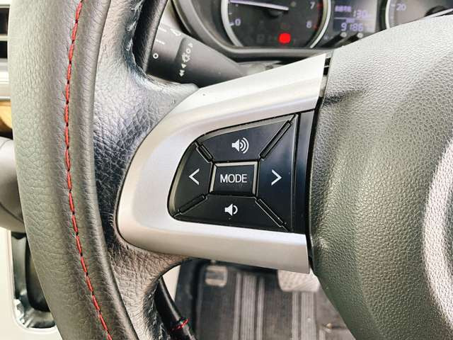 �y�X�e�A�����O�X�C�b�`�z�n���h���̃{�^���ŊȒP�Ƀi�r�̉��ʂ�`�����l������\�ł���