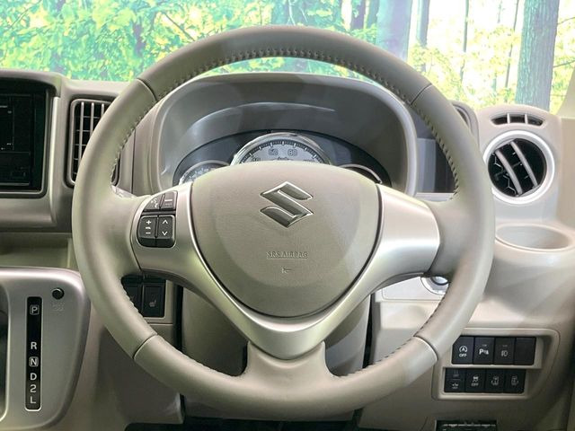 【純正革巻きステアリング】上質な革を使用することで、手にしっかり馴染みとても運転しやすいハンドルです♪