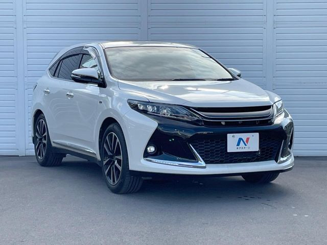 高透明度のガラス皮膜で撥水はもちろん、上質なツヤ・光沢を実現。紫外線や酸性雨から大切な愛車を保護し、色あせ・劣化を防止。「弾スプラッシュコート」、「弾プリミッサコート」からお選びいただけます。