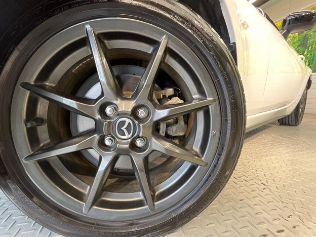 �y����16�C���`�A���~�z�C�[���z�O�ςɃ}�b�`���������A���~�z�C�[���𑕒����Ă���܂��B�e��ЊO�A���~�z�C�[����A�X�^�b�h���X�^�C�����戵�����Ă���܂��B���񂲑��k����������