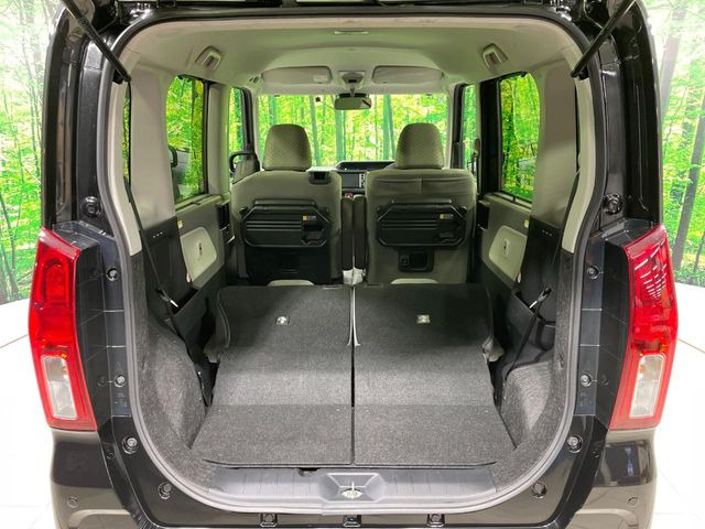 後席を格納すると、これだけの広さが!シーンに合わせたシートアレンジで、大きな荷物も積むことが出来ます♪