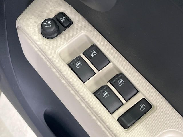 �y�d���i�[�~���[�z�T�C�h�~���[�͓d���i�[���ƂȂ��Ă���A�������ԏ�ł��L�Y�������X�N��}�����܂��B