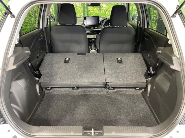 ���i�̂���������ʋ΁A���}���ɏ\���ȉ׎��X�y�[�X���m�ۂ��Ă���܂��B�Z�J���h�V�[�g��|���ƁA�傫�ȉו��̐ύڂ��\�ł���