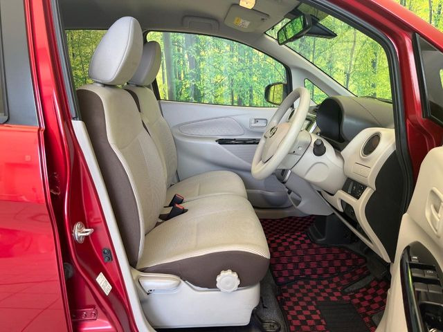 運転席シート廻りは使用感も少なく、良好な状態となっています。丁寧に使われていたことがよくわかりますね。