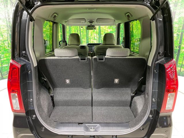 ラゲッジルームは、大容量のスペースを確保。普段のお買い物からレジャーまで、幅広く活躍してくれます!また、リアシートを倒すことでバリエーション豊かにお使いいただけます。