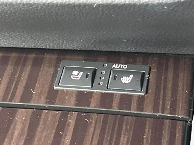 【シートベンチレーション】夏場は涼しい風でお尻や背中の熱やムレを防ぎ、冬はエアコンよりも早く温まってポカポカに!季節を問わず快適に過ごせます。