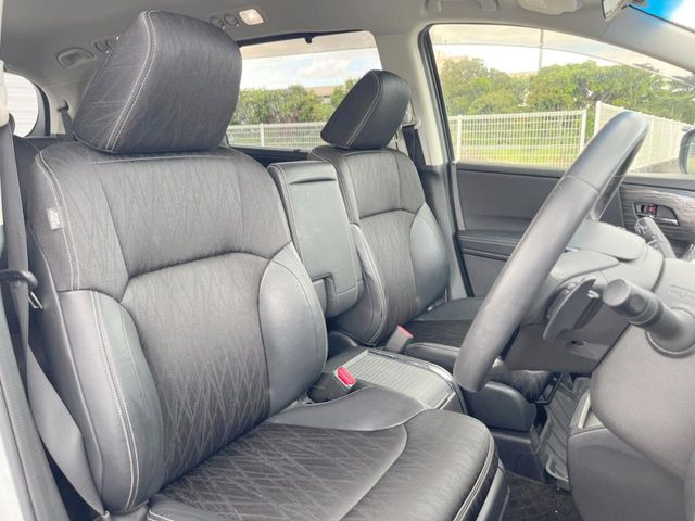 運転席シート廻りは使用感も少なく、良好な状態となっています。丁寧に使われていたことがよくわかりますね。
