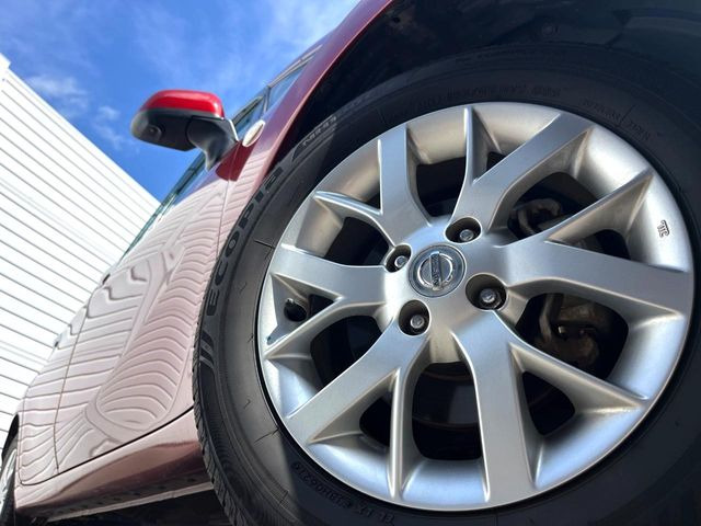 【純正15インチアルミホイール】外観にマッチした純正アルミホイールを装着しております。各種社外アルミホイールや、スタッドレスタイヤも取扱いしております。是非ご相談ください♪