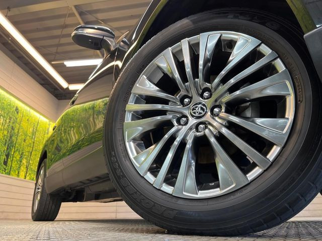 �y�O���[�h��p����19�C���`�A���~�z�C�[���z�f�U�C�����̍��������A���~�z�C�[���𑕒����Ă���܂��B�e��ЊO�A���~�z�C�[����A�X�^�b�h���X�^�C�����戵�����Ă���܂��B���񂲑��k����������