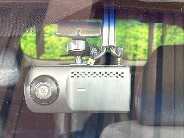 【ドライブレコーダー】安心・安全なカーライフに必須のドライブレコーダーを装備!走行中はもちろん、あおり運転や事故に遭遇した際の状況も映像で記録し、万一のリスクに備えます。