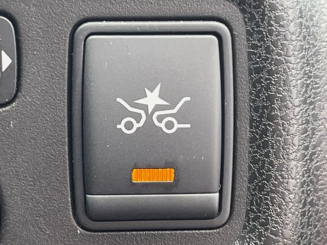 �y�G�}�[�W�F���V�[�u���[�L�z���s���ɑO���̎ԗ�����F�����A�Փ˂������Ȏ��͌x��ƃu���[�L�ŏՓˉ���Ɣ�Q�y�����A�V�X�g�B�����S�Ƀh���C�u�����y���݂��������܂��B