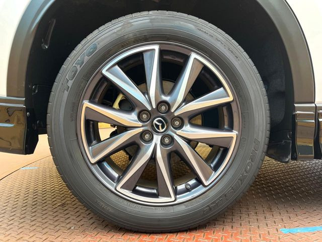 【純正19インチアルミホイール】外観にマッチした純正アルミホイールを装着しております。各種社外アルミホイールや、スタッドレスタイヤも取扱いしております。是非ご相談ください♪