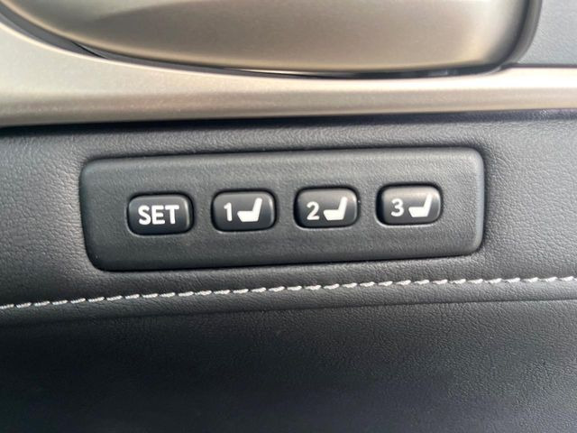 【メモリー機能付きパワーシート】ドライバーごとに設定したシート位置を記憶して、ボタン一つで切り替えできる便利な機能!運転する方が複数名いらっしゃるご家庭におすすめです♪