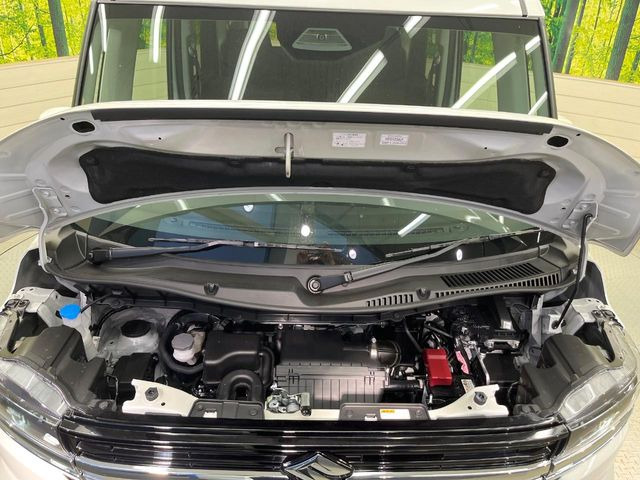 【電動パーキングブレーキ】パーキングブレーキは便利な電動式!ボタン一つで操作でき、アクセルを踏めば自動で解除されます♪レバーやペダルが無いので運転席廻りもすっきりしますね♪