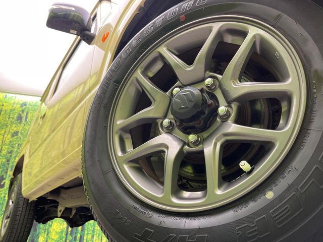 �y����16�C���`�A���~�z�C�[���z�O�ςɃ}�b�`���������A���~�z�C�[���𑕒����Ă���܂��B�e��ЊO�A���~�z�C�[����A�X�^�b�h���X�^�C�����戵�����Ă���܂��B���񂲑��k����������