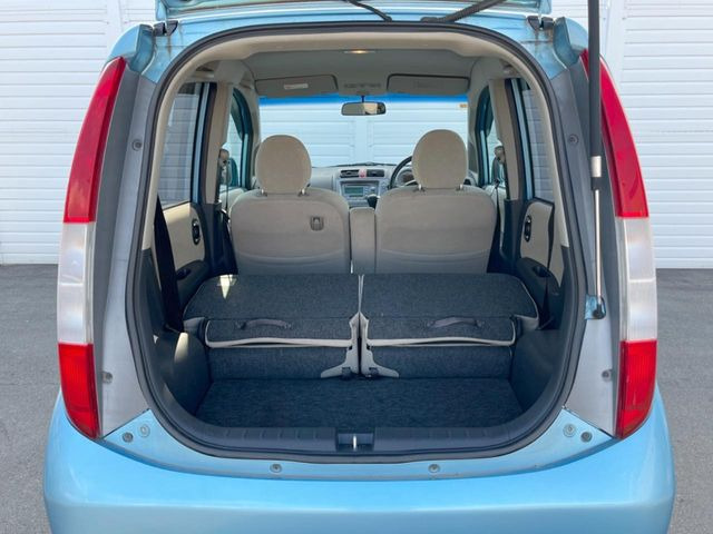 普段のお買い物や通勤、送迎等に十分な荷室スペースを確保しております。セカンドシートを倒すと、大きな荷物の積載も可能です♪