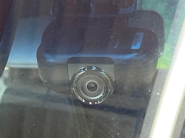 【ドライブレコーダー】安心・安全なカーライフに必須のドライブレコーダーを装備!走行中はもちろん、あおり運転や事故に遭遇した際の状況も映像で記録し、万一のリスクに備えます。