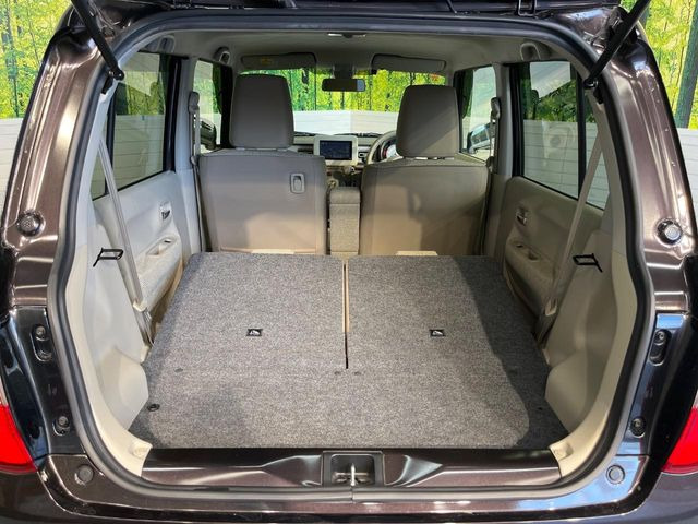 後席を格納すると、これだけの広さが!シーンに合わせたシートアレンジで、大きな荷物も積むことが出来ます♪