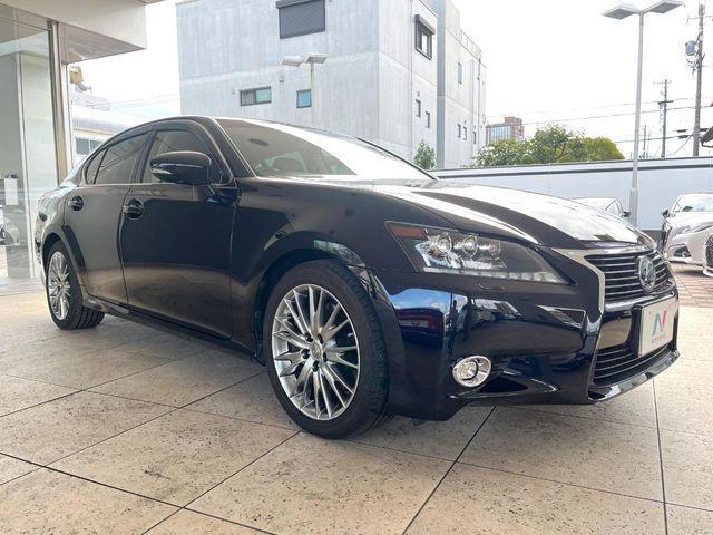 高透明度のガラス皮膜で撥水はもちろん、上質なツヤ・光沢を実現。紫外線や酸性雨から大切な愛車を保護し、色あせ・劣化を防止。「弾スプラッシュコート」、「弾プリミッサコート」からお選びいただけます。