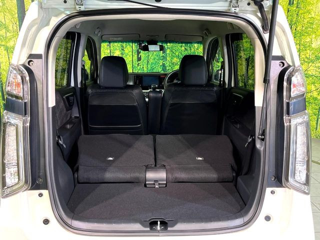 ���i�̂���������ʋ΁A���}���ɏ\���ȉ׎��X�y�[�X���m�ۂ��Ă���܂��B�Z�J���h�V�[�g��|���ƁA�傫�ȉו��̐ύڂ��\�ł���