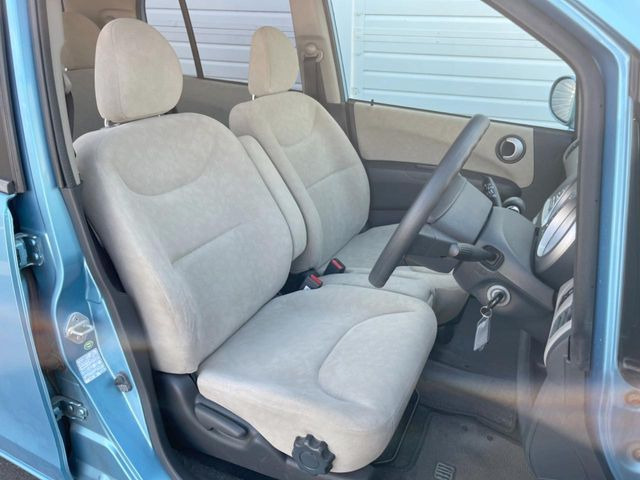 運転席シート廻りは使用感も少なく、良好な状態となっています。丁寧に使われていたことがよくわかりますね。