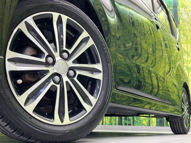 【純正15インチアルミホイール】外観にマッチした純正アルミホイールを装着しております。各種社外アルミホイールや、スタッドレスタイヤも取扱いしております。是非ご相談ください♪
