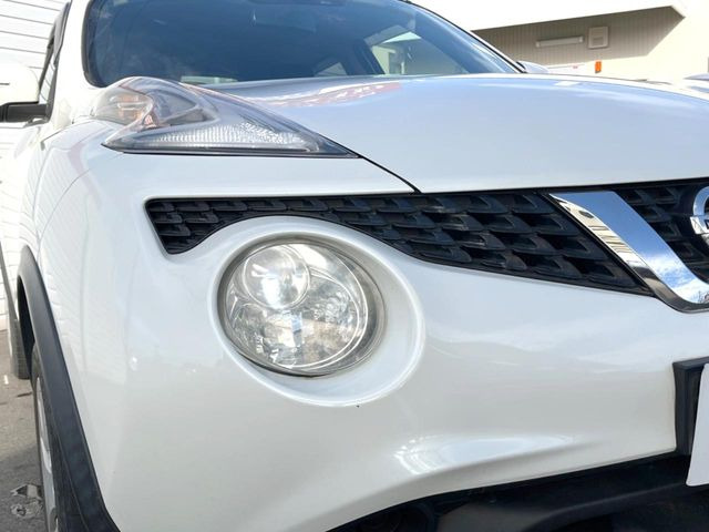 【HIDヘッドライト】非常に明るく前方を照らしてくれるので、悪天候や夜間の走行時も視界良好で安心してお乗りいただけます。