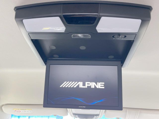 【フリップダウンモニター】大画面モニターで後席でもエンタメをお楽しみいただけます。小さなお子様にも大人気の装備です♪